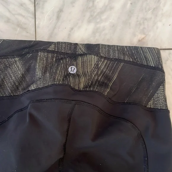 Lululemon Athletica Leggings - Sz 4 - Picture 5 of 5